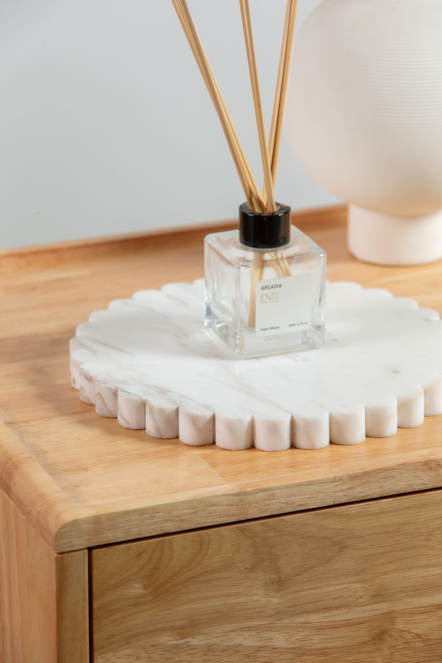 Round Scalloped Calacatta Greek Tray - Image 4