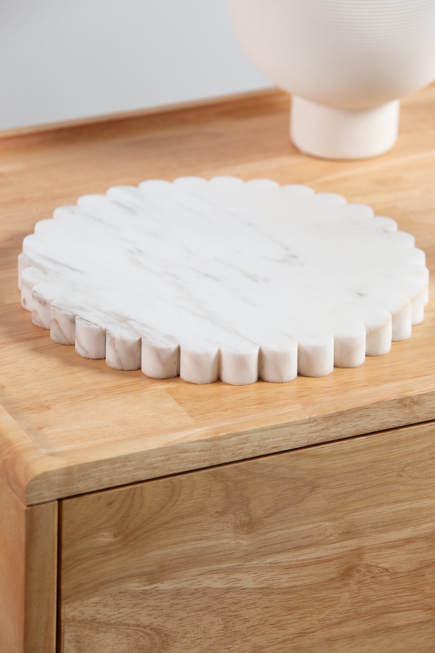 Round Scalloped Calacatta Greek Tray - Image 5