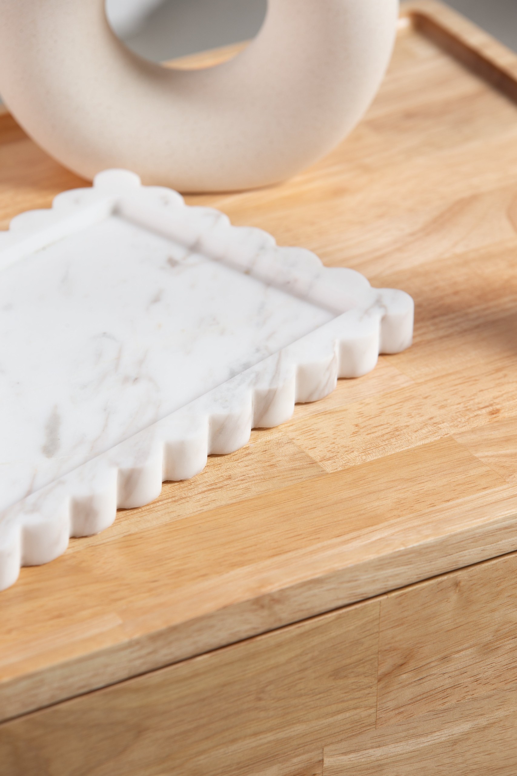 Calacatta Greek Rectangular Fluted Edge Tray - Image 4