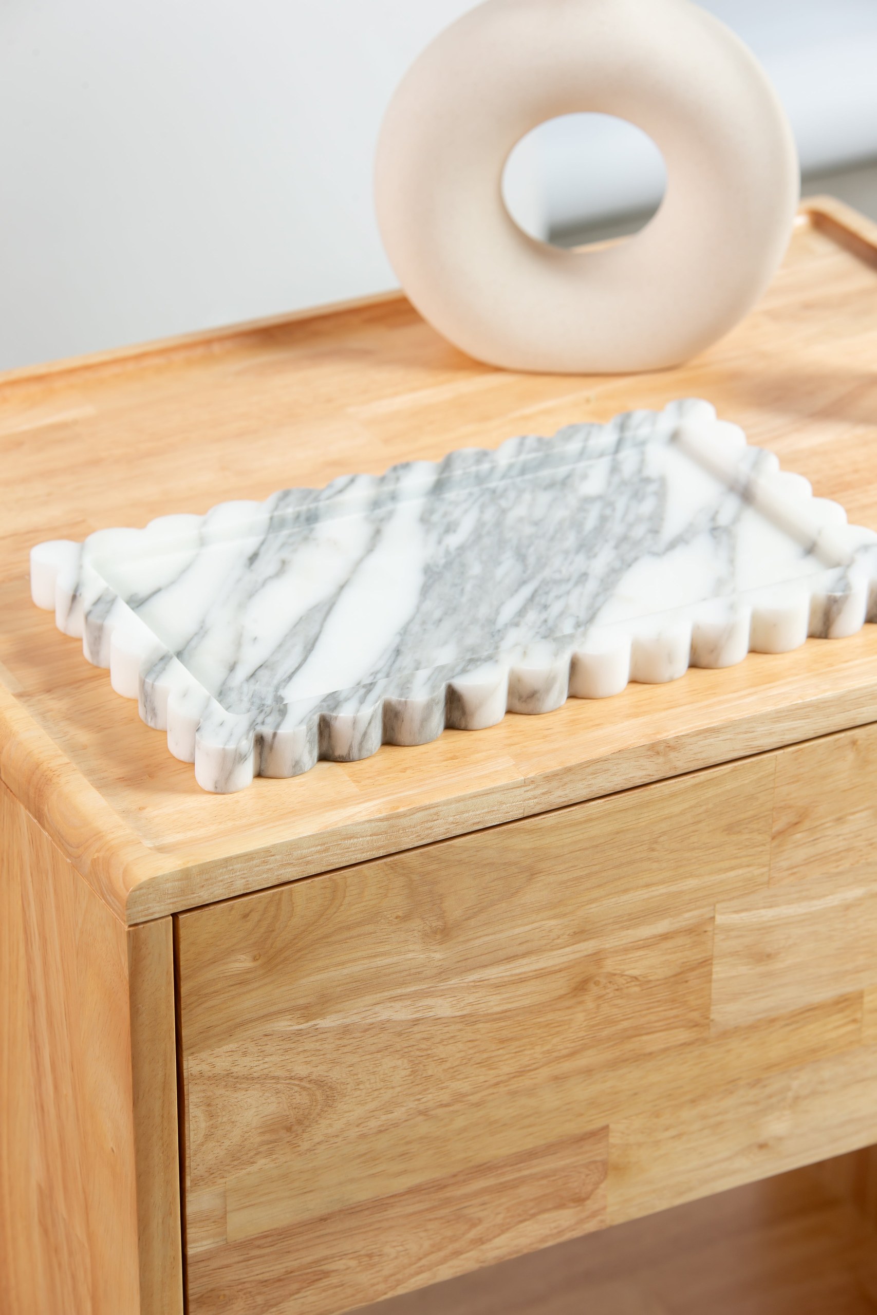 Arabescato Rectangular Fluted Edge Tray - Image 4