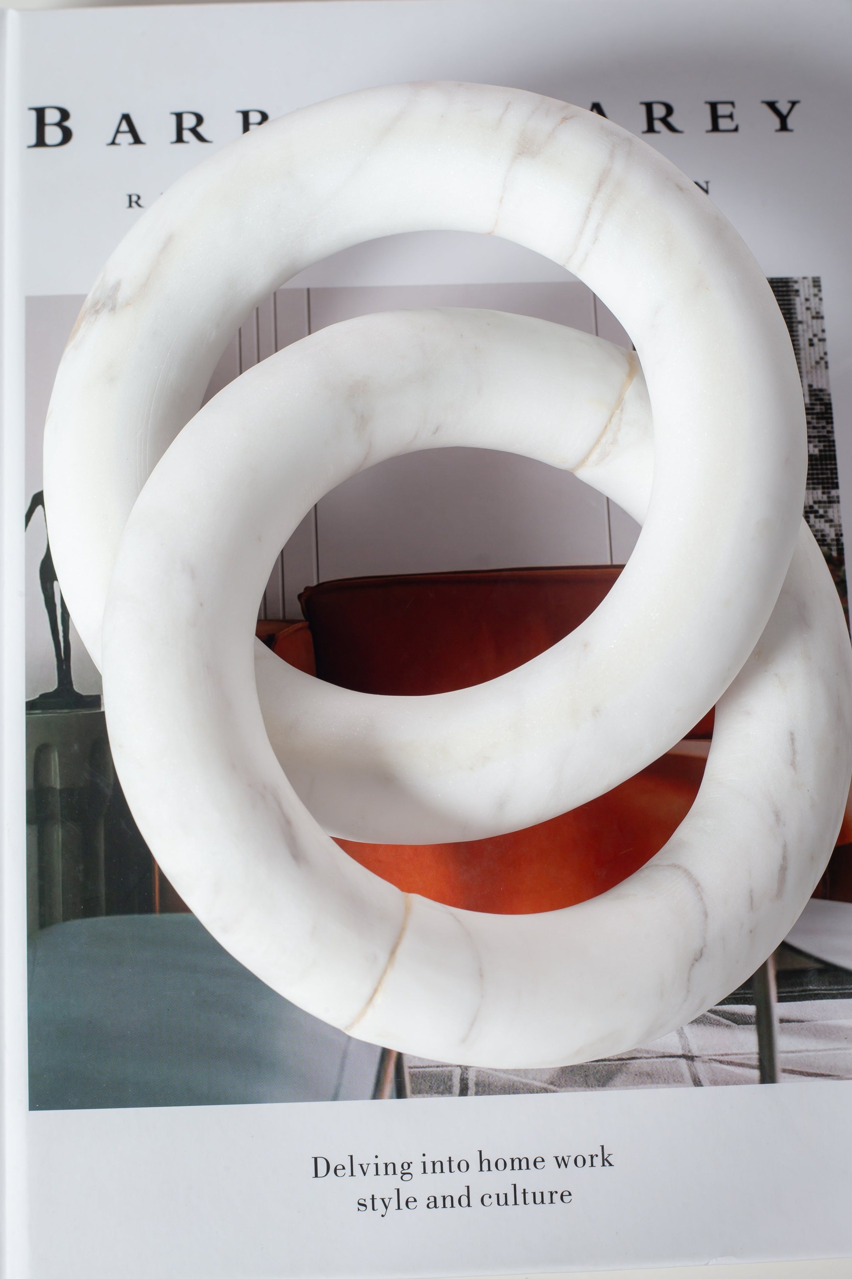Calacatta Greek Two Rings Chain Decor - Image 2