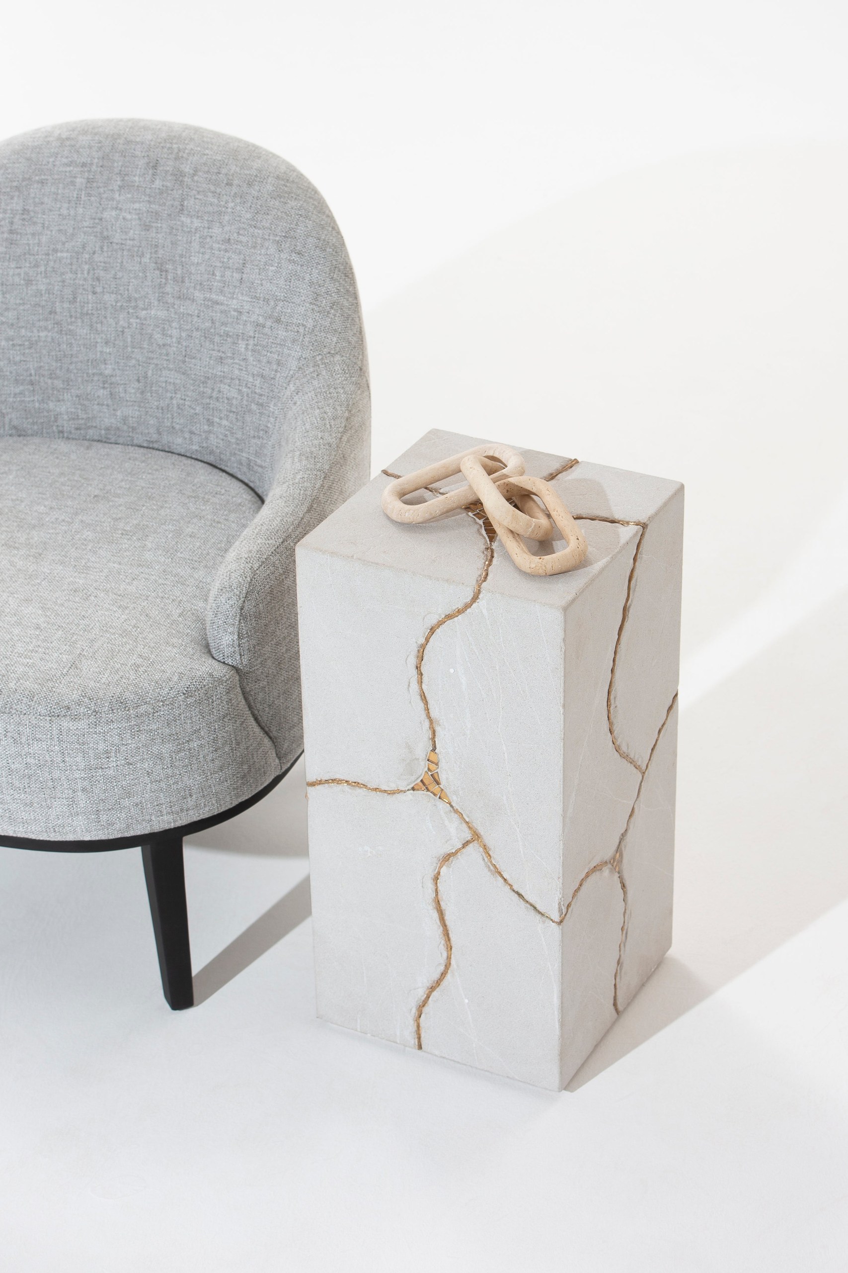 Zelda Ivory Plinth with Gold Vein - Image 5