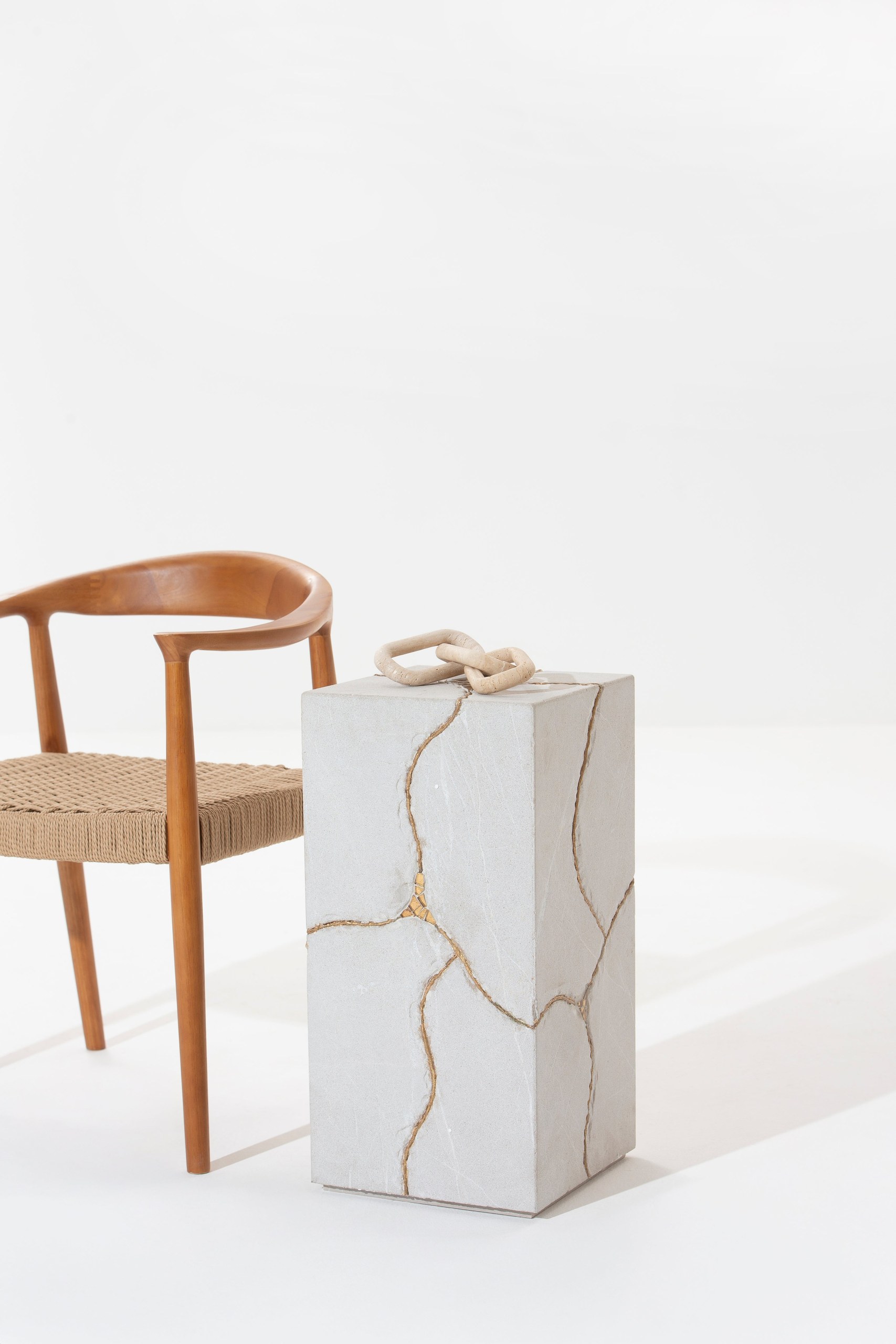 Zelda Ivory Plinth with Gold Vein - Image 6