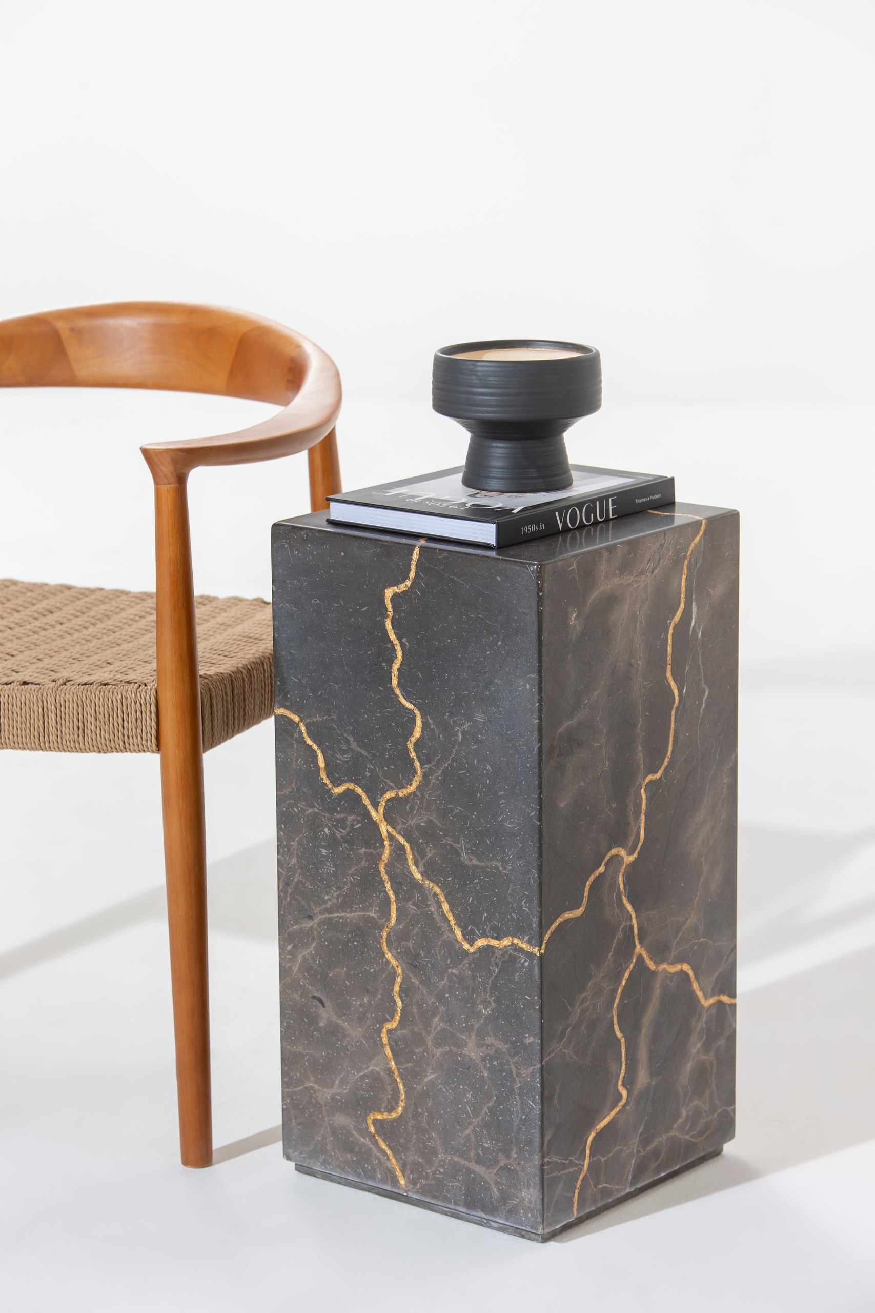 Zelda Engraved Marble Plinth with Gold Vein