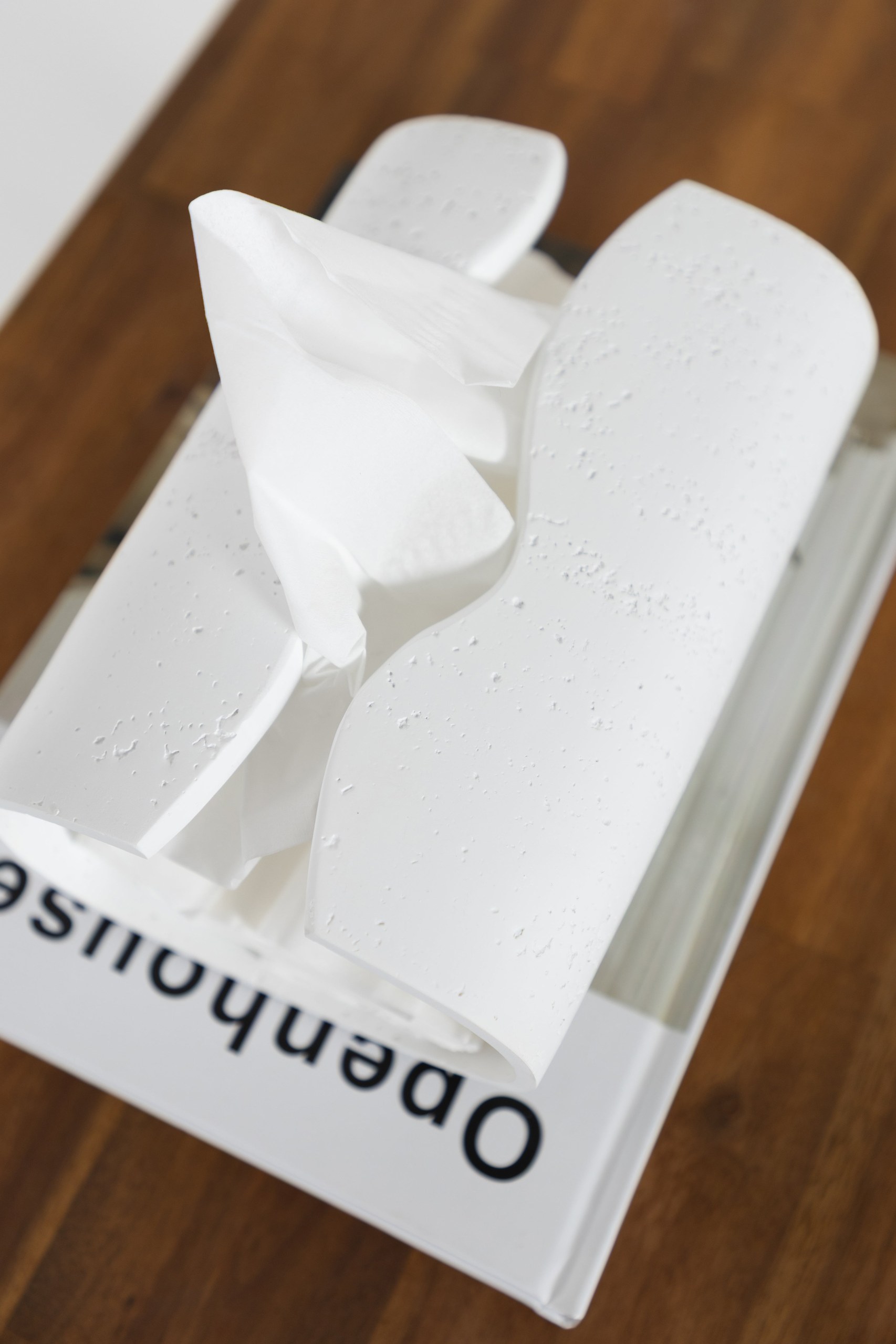 Alvara White Curve Tissue Holder - Image 2