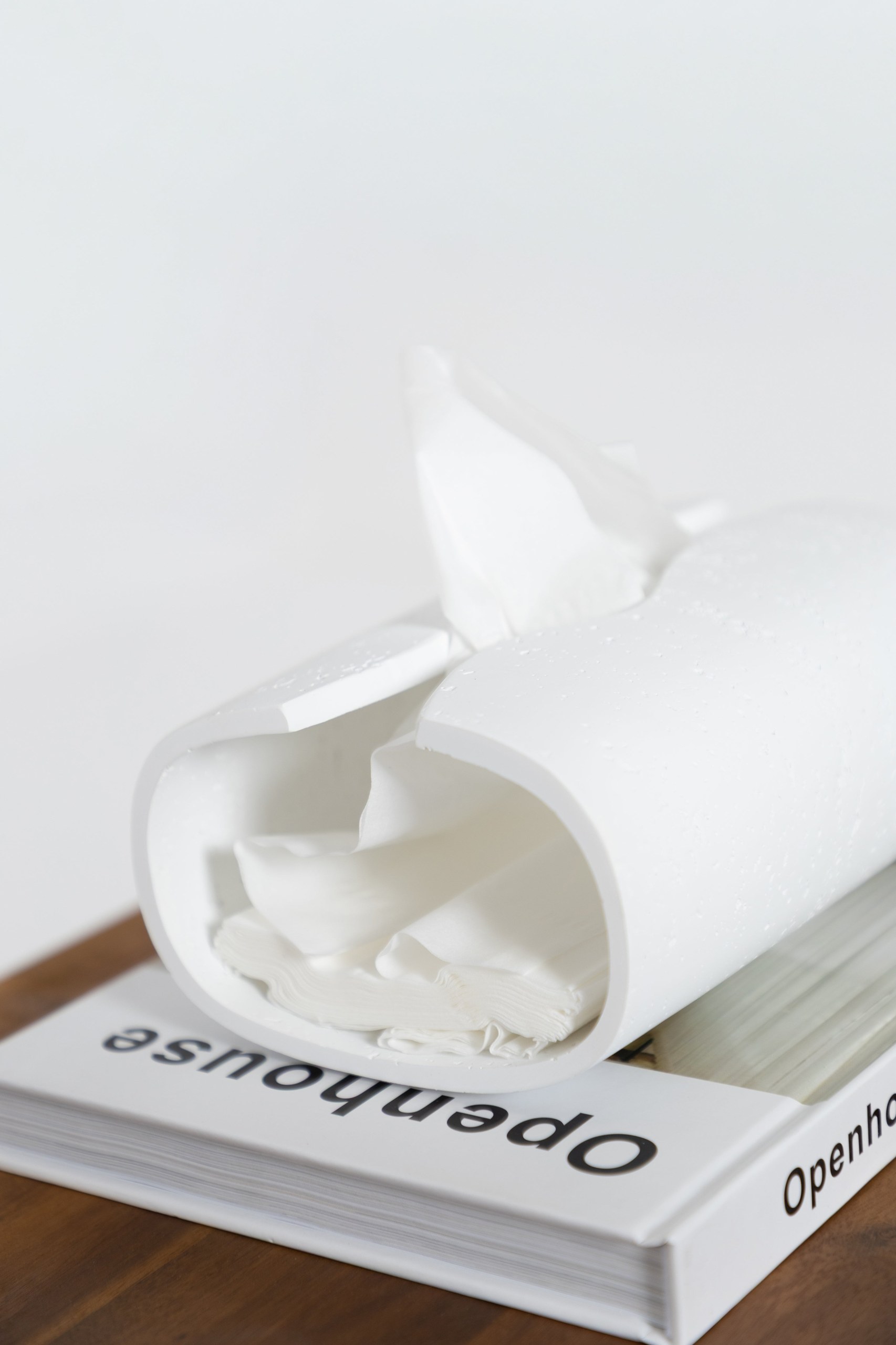Alvara White Curve Tissue Holder - Image 3