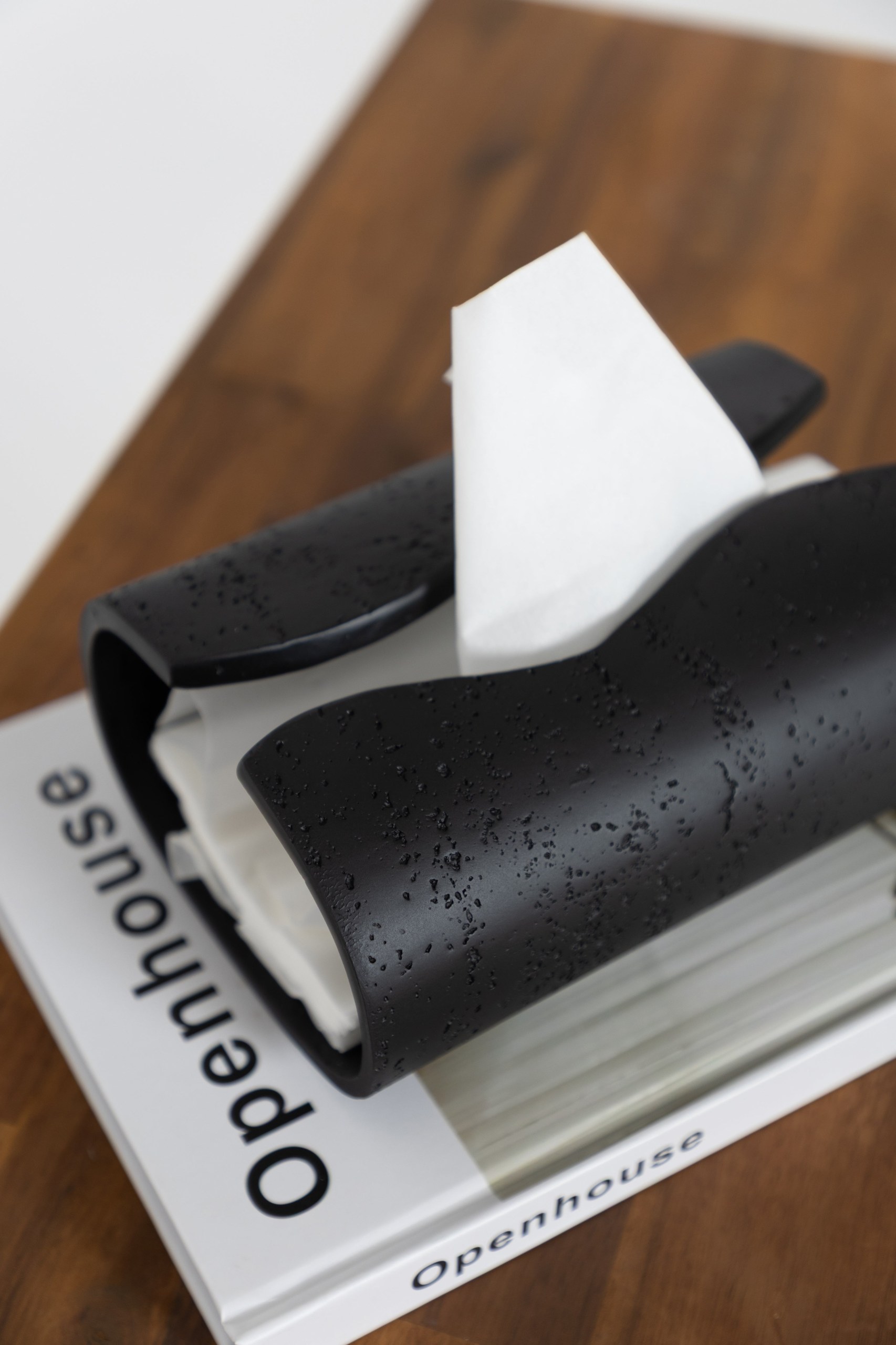 Alvara Black Curve Tissue Holder - Image 2