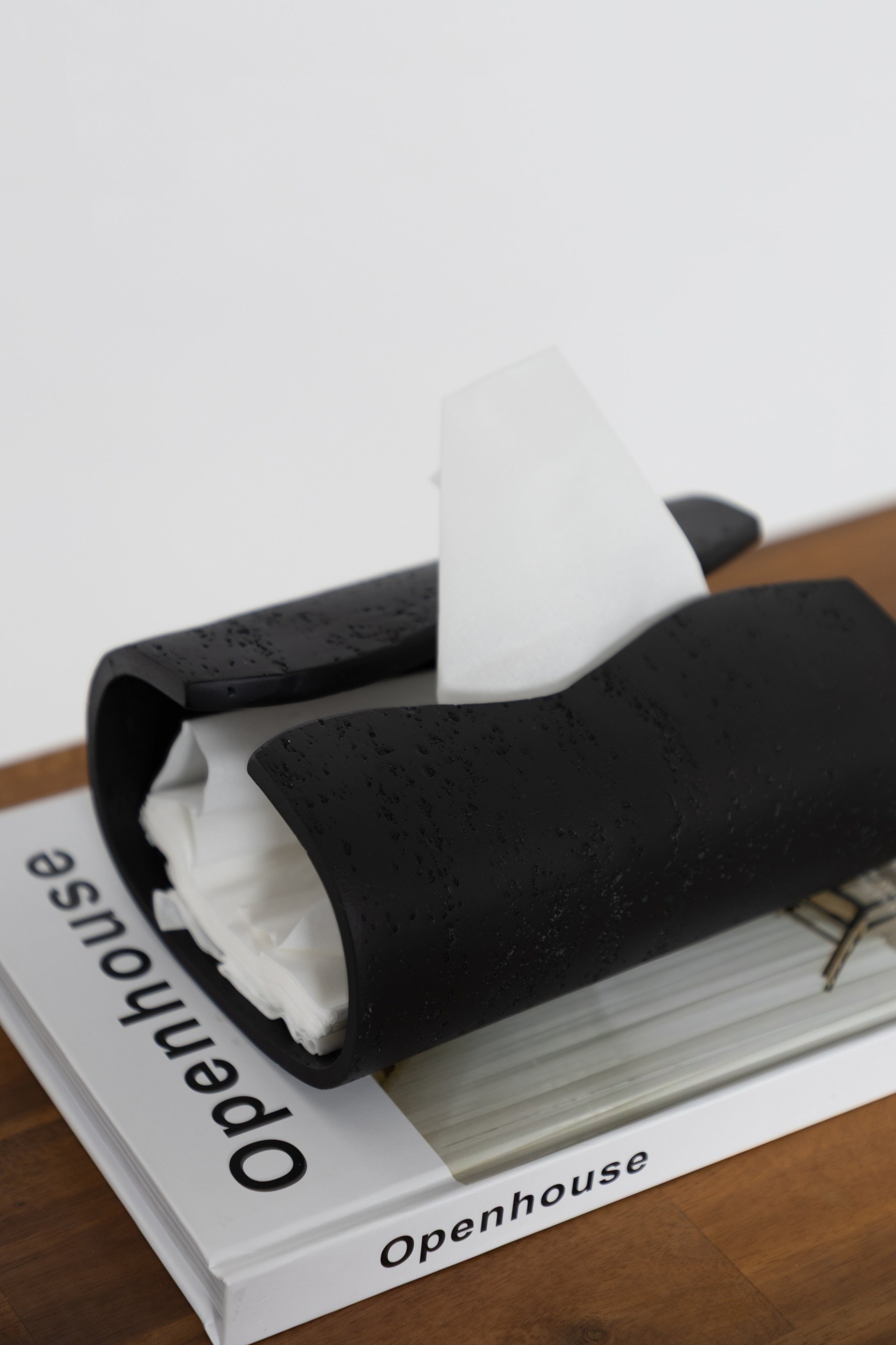 Alvara Black Curve Tissue Holder - Image 3