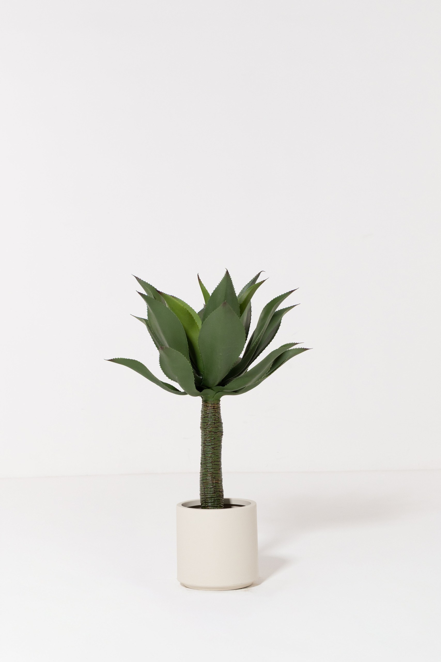 Marais Off White Plastic Pot - Image 3