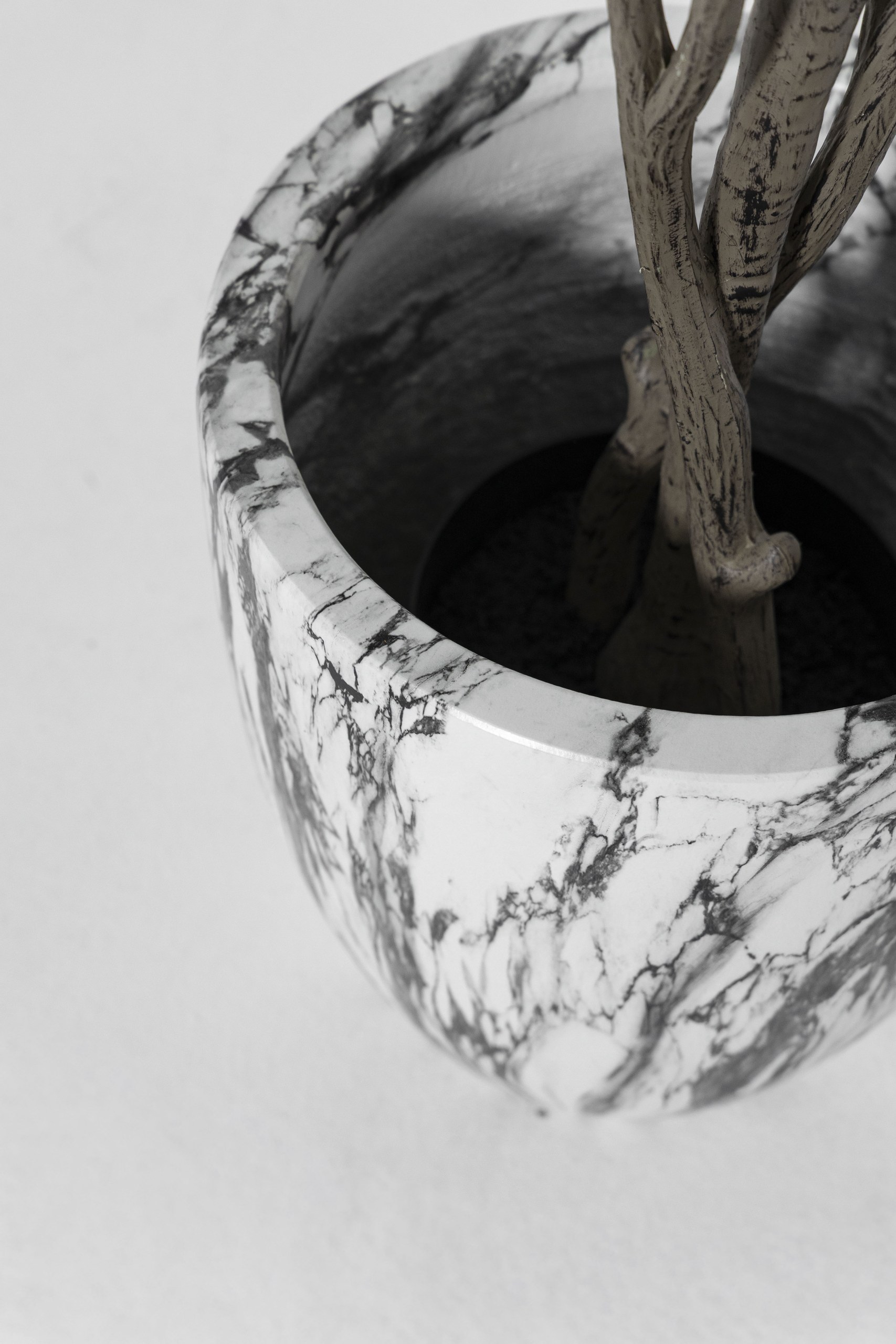 Vita Calacatta Viola Concrete Pot - Image 2