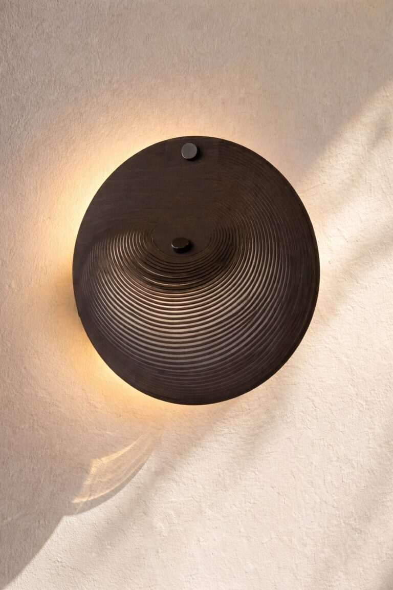 Kyklos Black Disc Wall Light