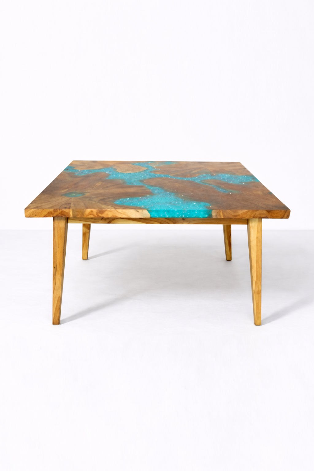 Verix Resin Wood Dining Table - Image 3
