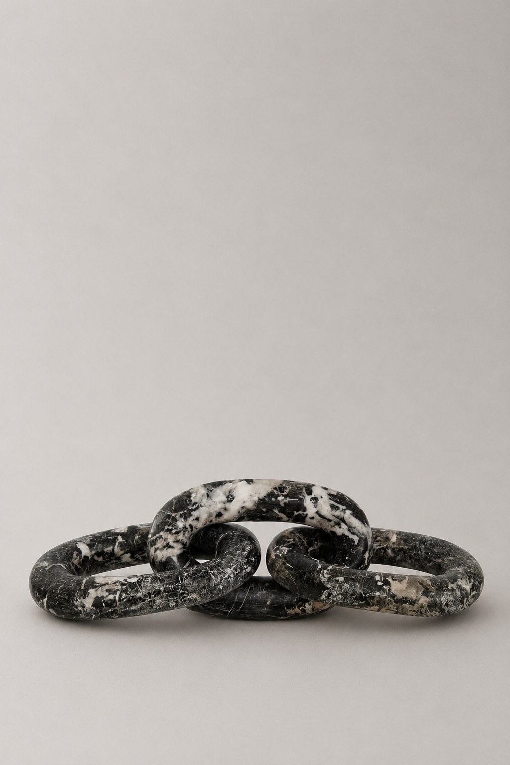 Knotero Black & White Marble Chain Decor