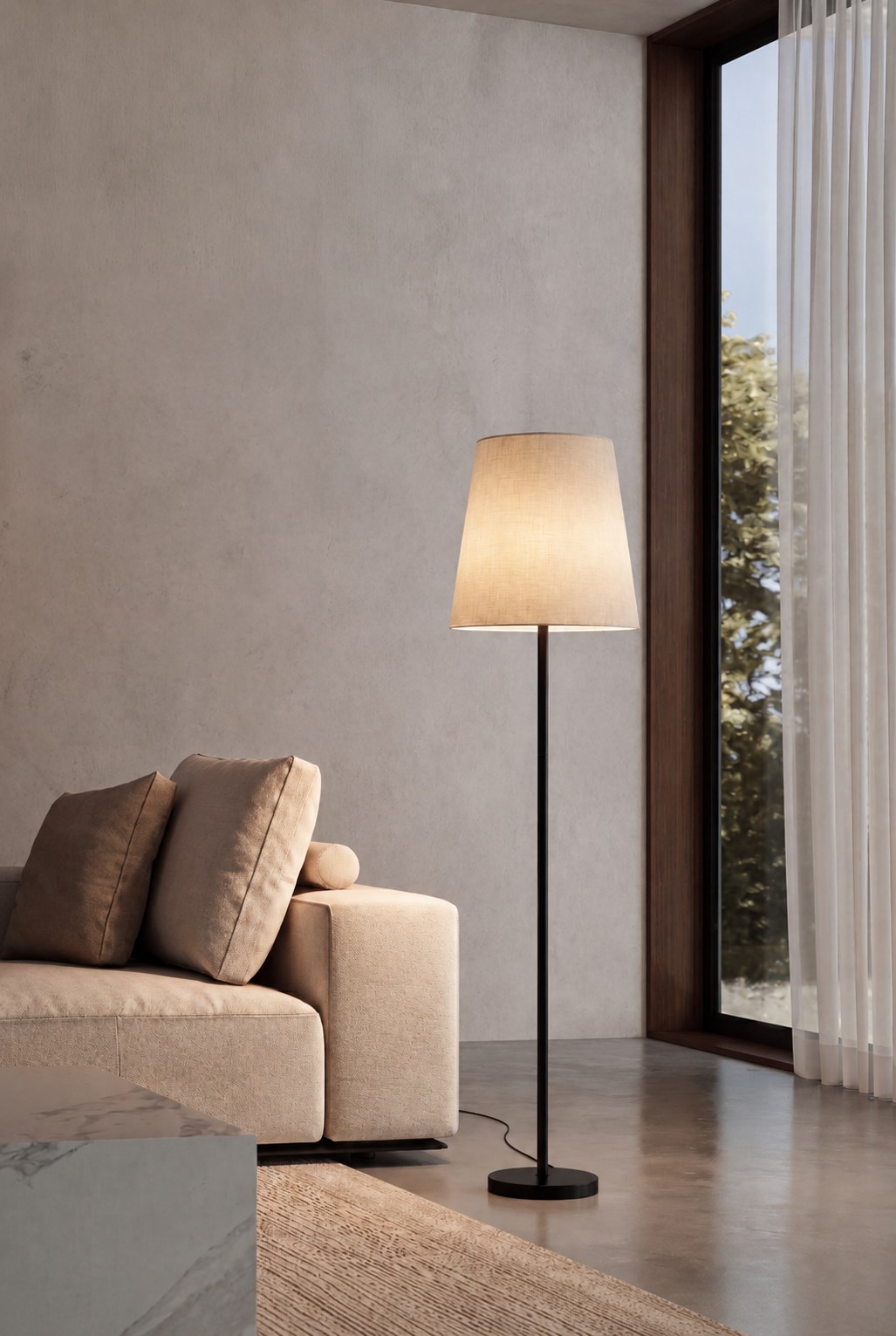 Zorvik Black Floor Lamp