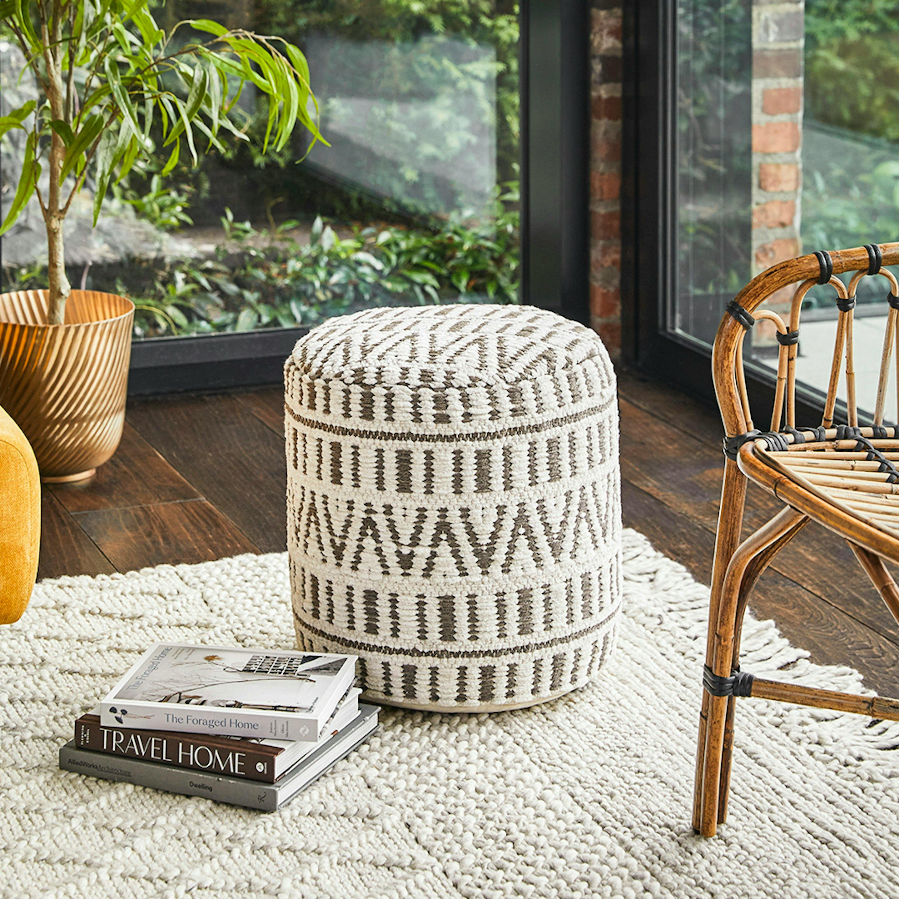 Bamba 16" Pouf